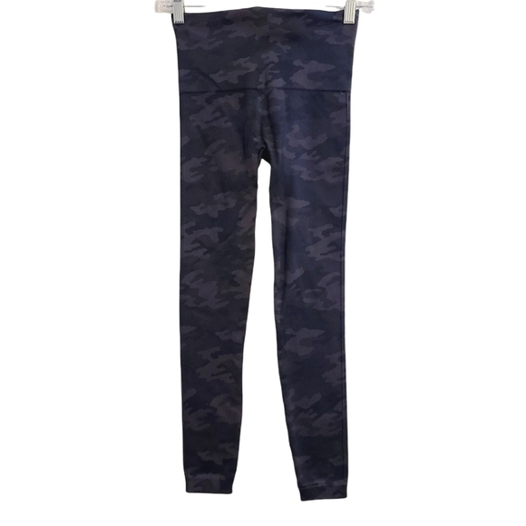 Spanx | Women's Camo Print Look At Me Now Seamless Cropped Leggings (Size Small) - Picture 11 of 12